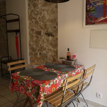 Vieille 2 - La Petite Maison A Safranier, 2 Bedrooms, Max 4 Adults And 2 Kids Apartment Antibes