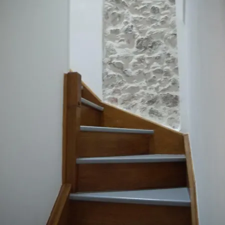 Vieille 2 - La Petite Maison A Safranier, 2 Bedrooms, Max 4 Adults And 2 Kids Apartment *