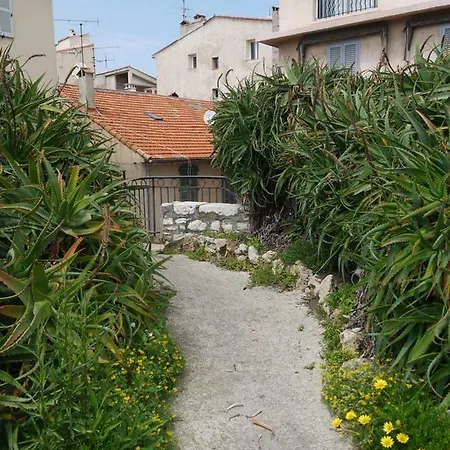 Vieille 2 - La Petite Maison A Safranier, 2 Bedrooms, Max 4 Adults And 2 Kids *