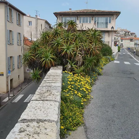 Vieille 2 - La Petite Maison A Safranier, 2 Bedrooms, Max 4 Adults And 2 Kids Apartment *