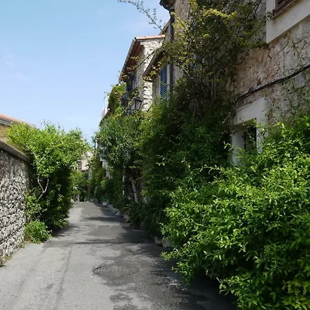 Apartment Vieille 2 - La Petite Maison A Safranier, 2 Bedrooms, Max 4 Adults And 2 Kids