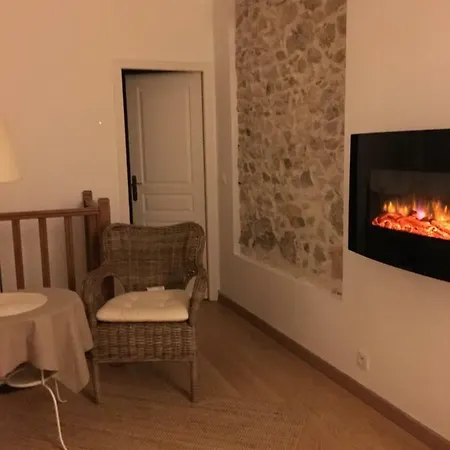 Vieille 2 - La Petite Maison A Safranier, 2 Bedrooms, Max 4 Adults And 2 Kids Apartment *